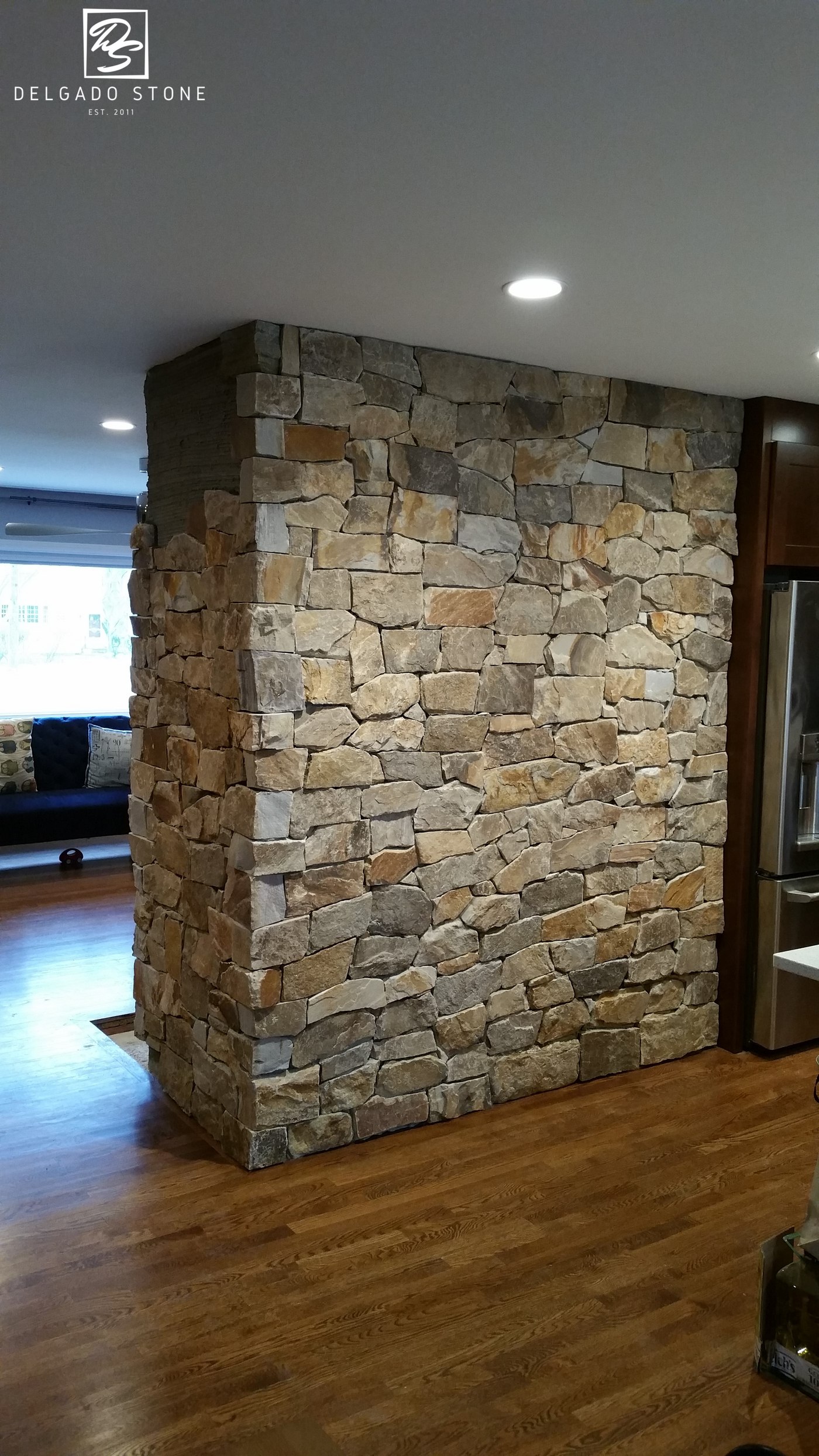 Colonial Tan Mosaic Natural Stone Wall