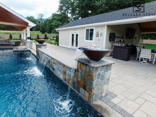 CT Blend Roughly Squares & Rectangles Mosaic Outdoor Living Features
