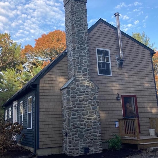 Fieldstone Dark in Ashlar Pattern Chimney