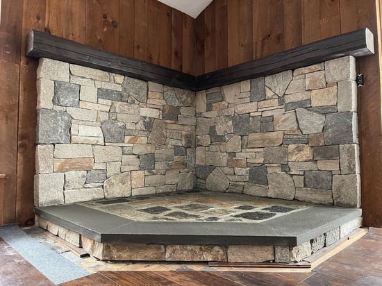 Interior wall of natural stone veneer 