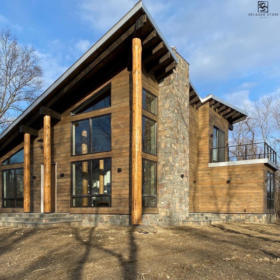 Stone Feature: Fieldstone Veneer