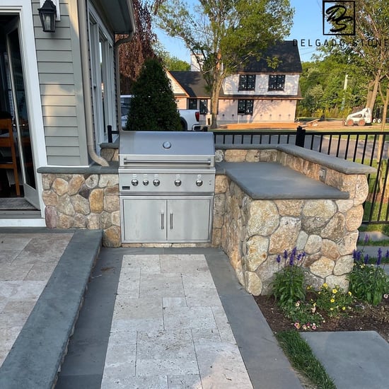 Old New England Rounds natural stone veneer outdoor kitchen