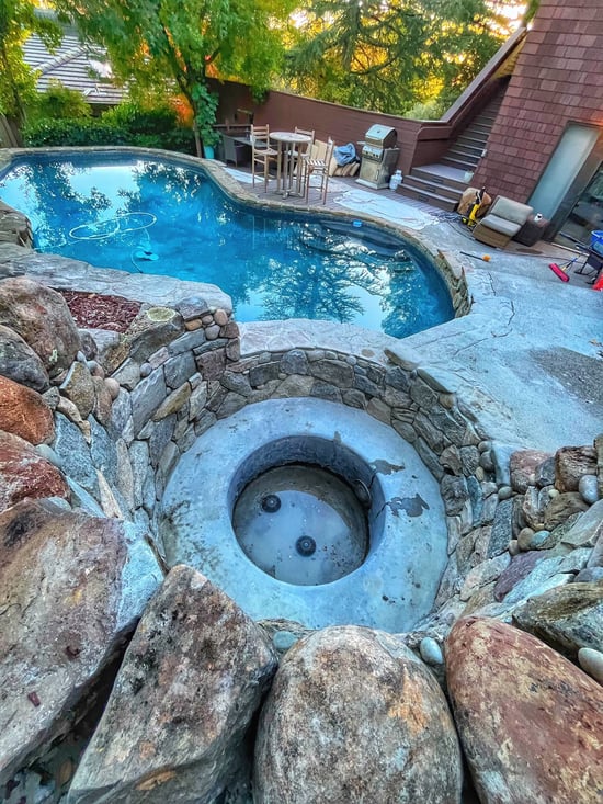 Delgado Stone Split Fieldstone Mosaic Spa by Instagrahamski